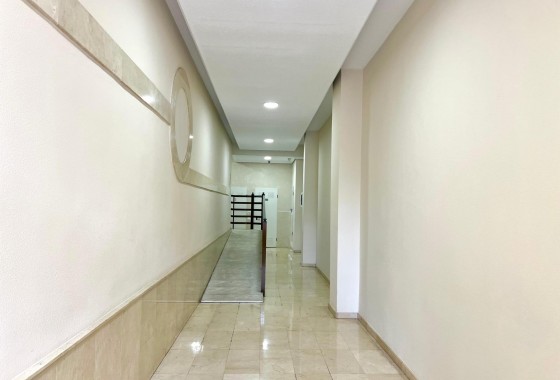 Reventa - Apartamento / piso - Torrevieja - Puerto Deportivo