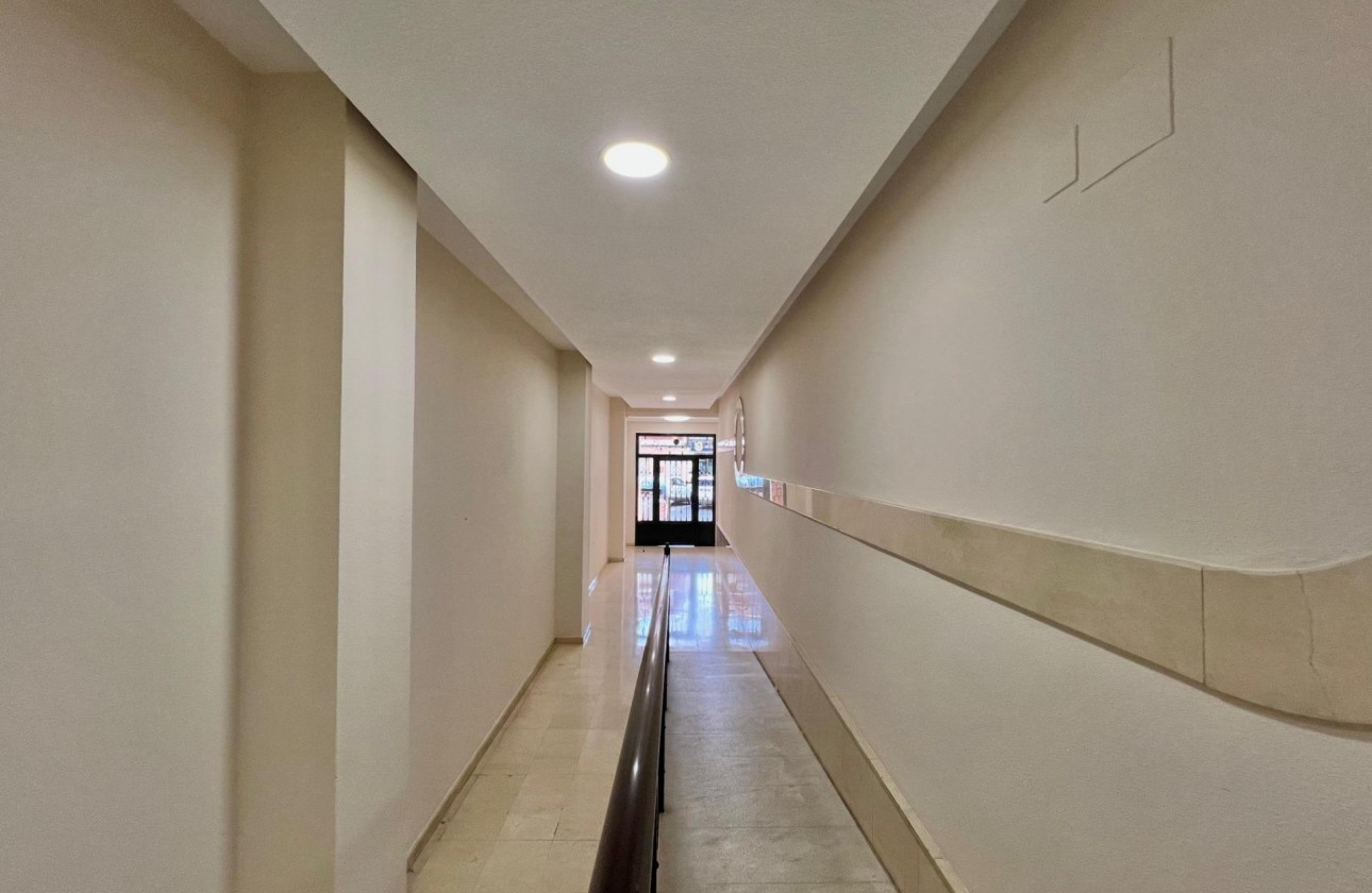 Reventa - Apartamento / piso - Torrevieja - Puerto Deportivo