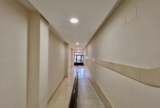 Reventa - Apartamento / piso - Torrevieja - Puerto Deportivo