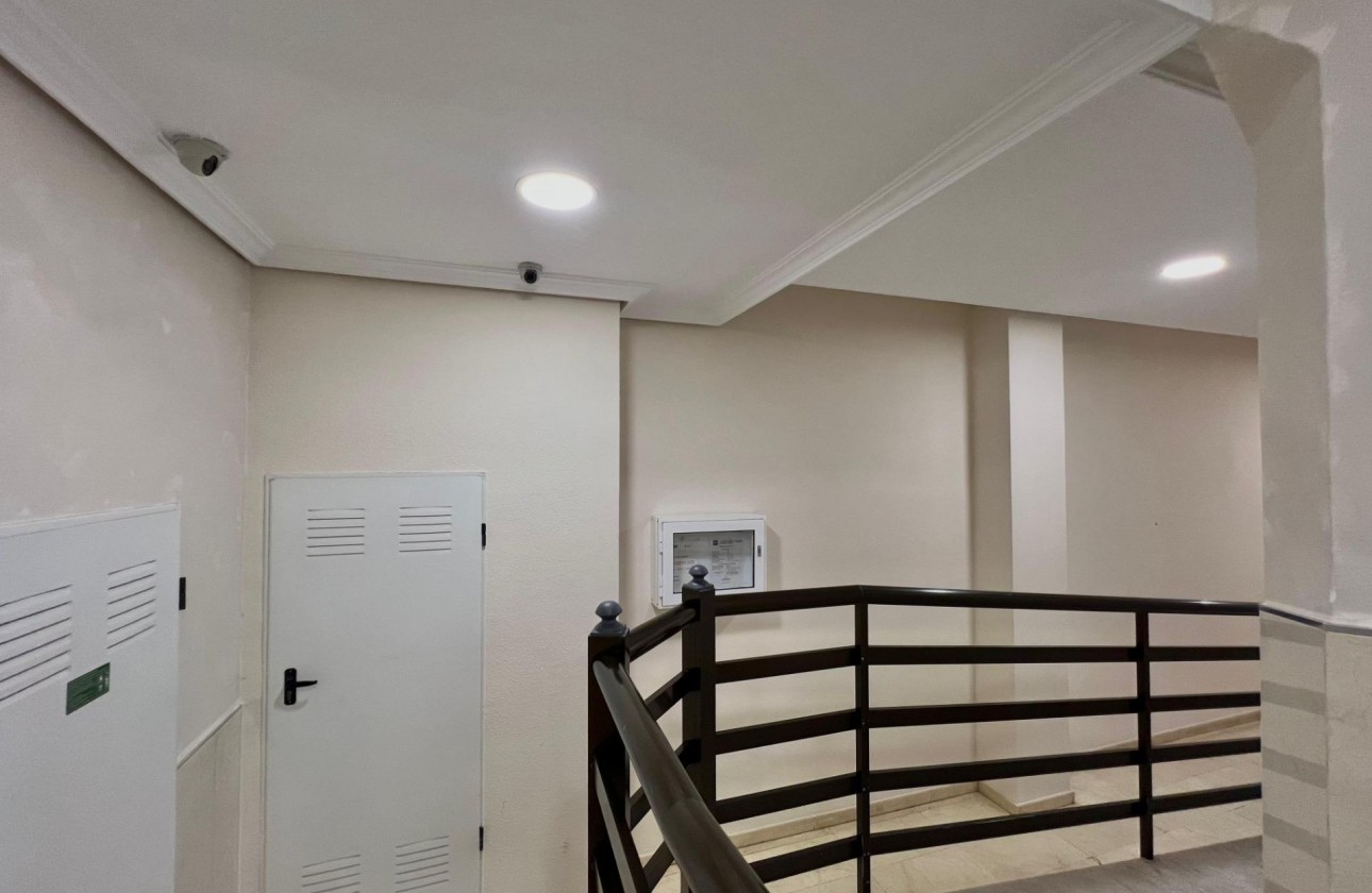 Reventa - Apartamento / piso - Torrevieja - Puerto Deportivo