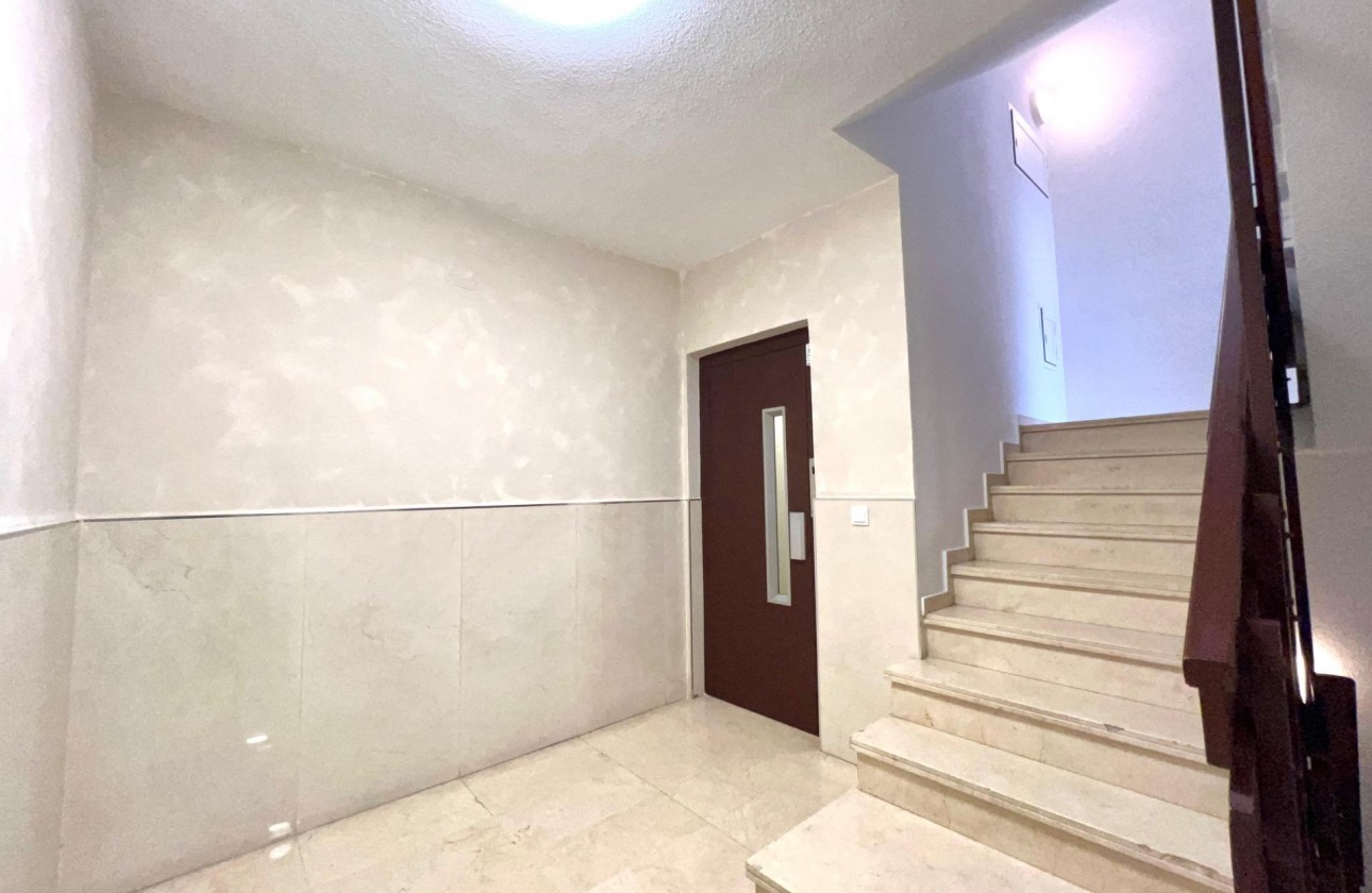 Reventa - Apartamento / piso - Torrevieja - Puerto Deportivo