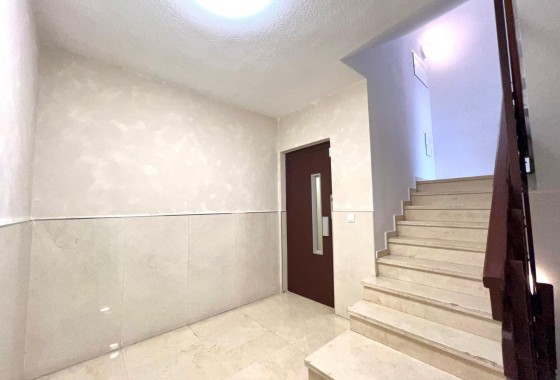 Reventa - Apartamento / piso - Torrevieja - Puerto Deportivo