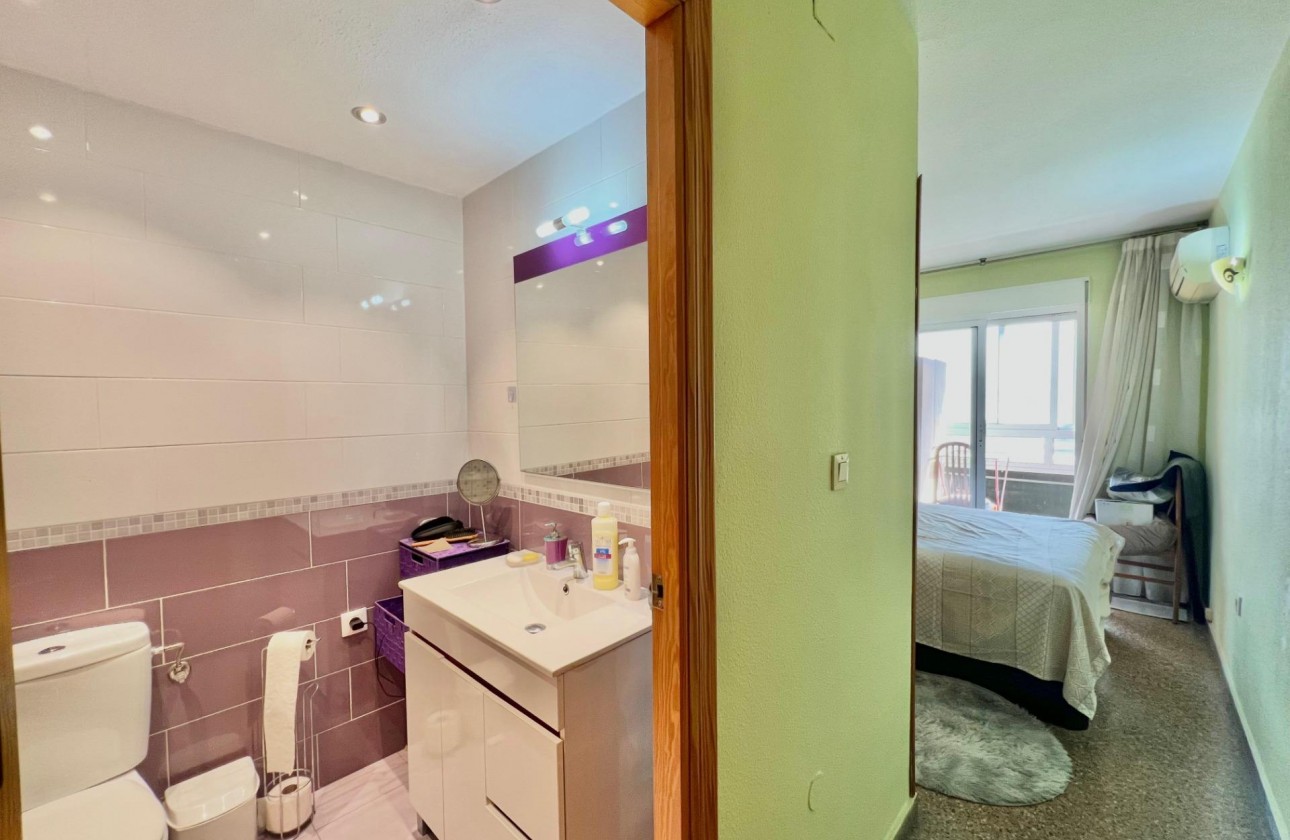 Reventa - Apartamento / piso - Torrevieja - Puerto Deportivo