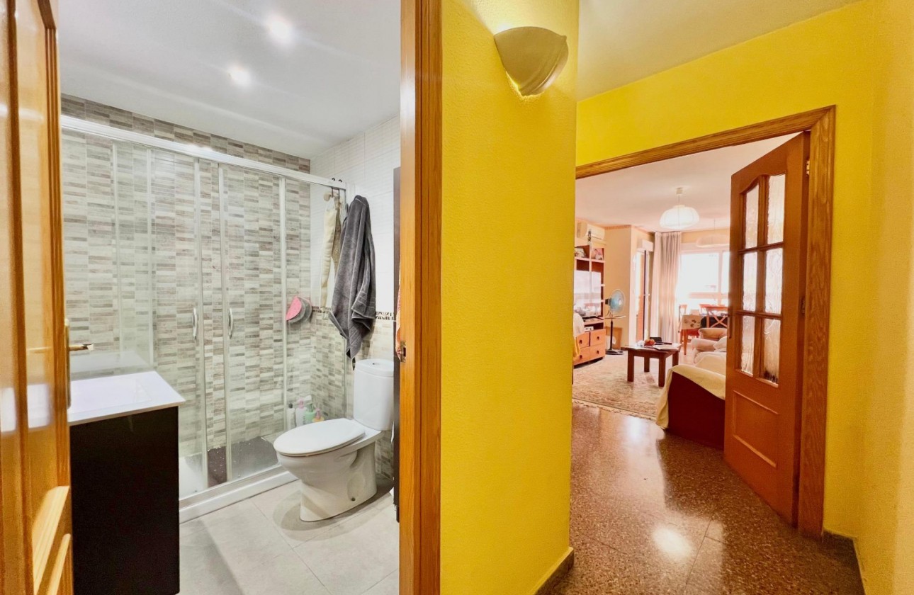 Reventa - Apartamento / piso - Torrevieja - Puerto Deportivo