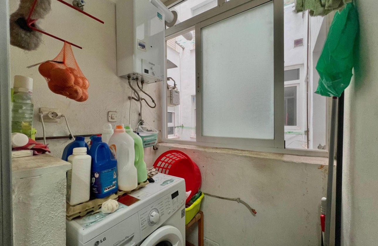 Reventa - Apartamento / piso - Torrevieja - Puerto Deportivo