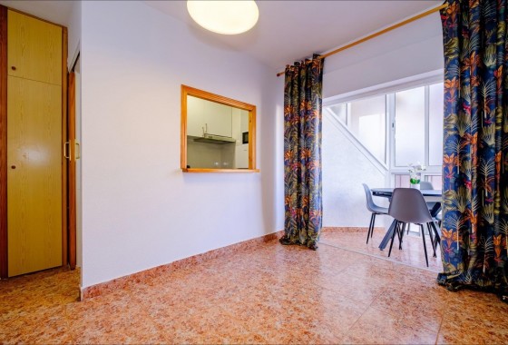 Resale - Apartment / flat - Torrevieja - Playa del Cura
