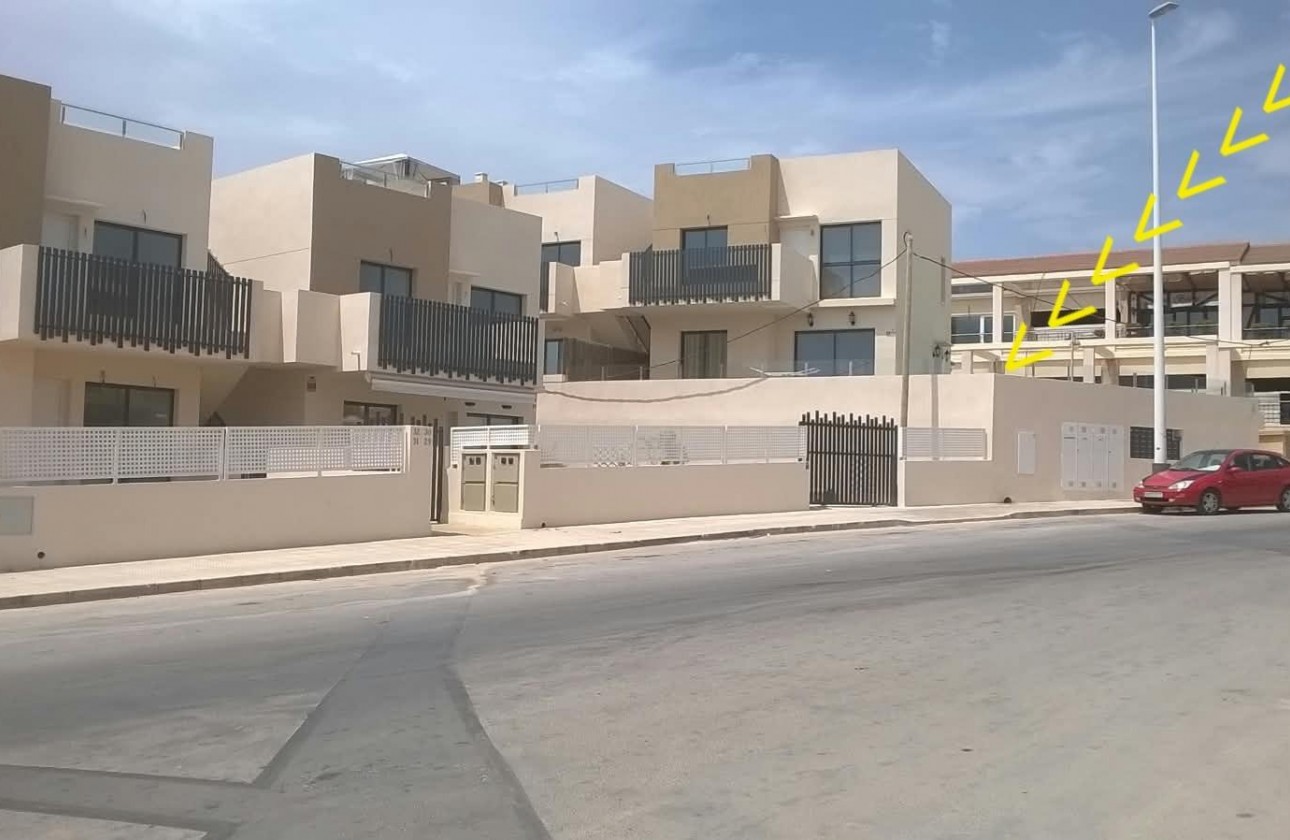 Resale - Bungalow - Orihuela Costa - La Zenia
