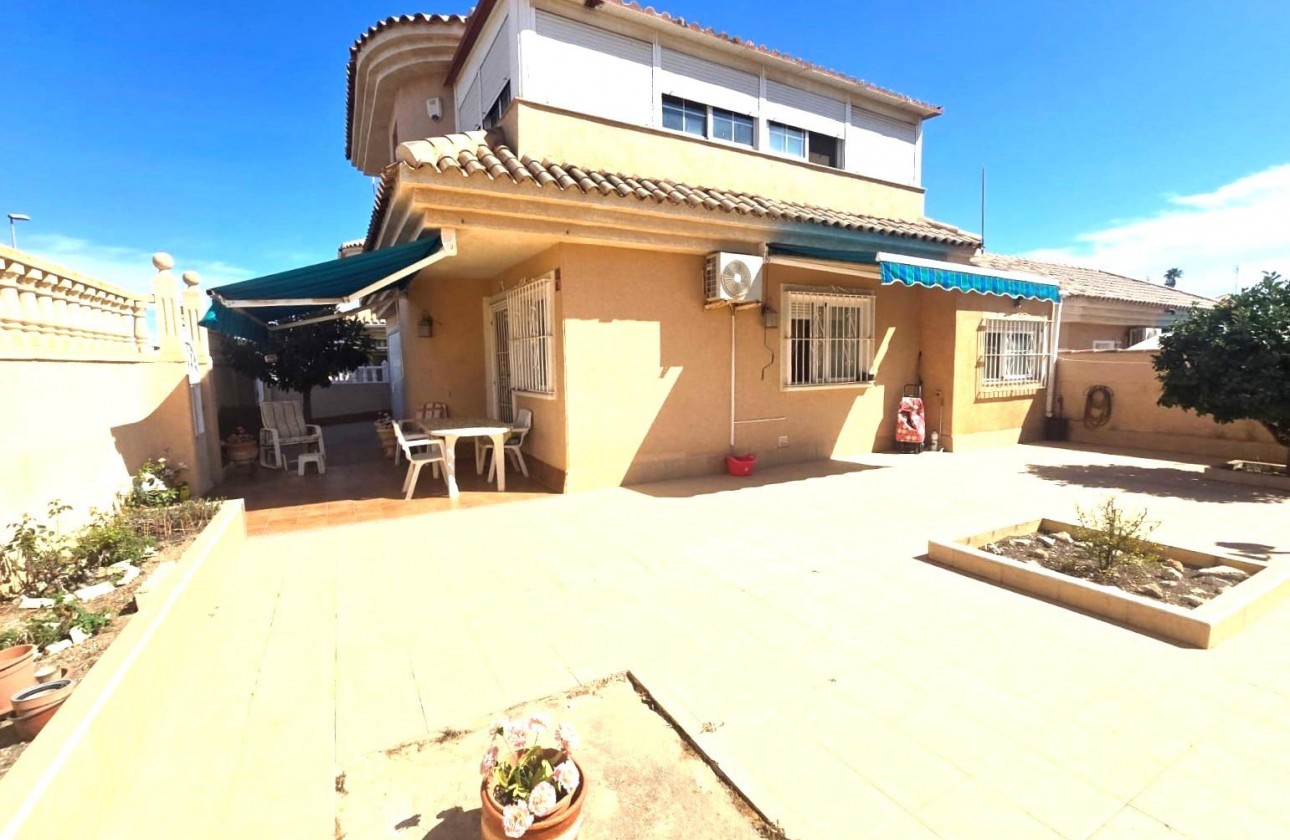 Resale - Villa - Torrevieja - Los Balcones - Los Altos del Edén