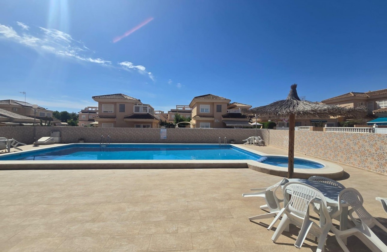 Resale - Villa - Torrevieja - Los Balcones - Los Altos del Edén