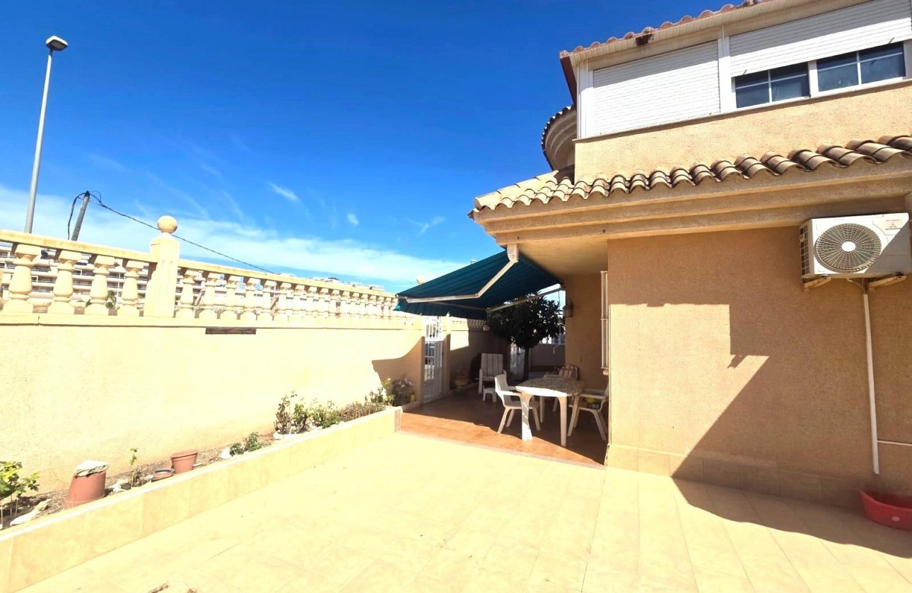 Resale - Villa - Torrevieja - Los Balcones - Los Altos del Edén