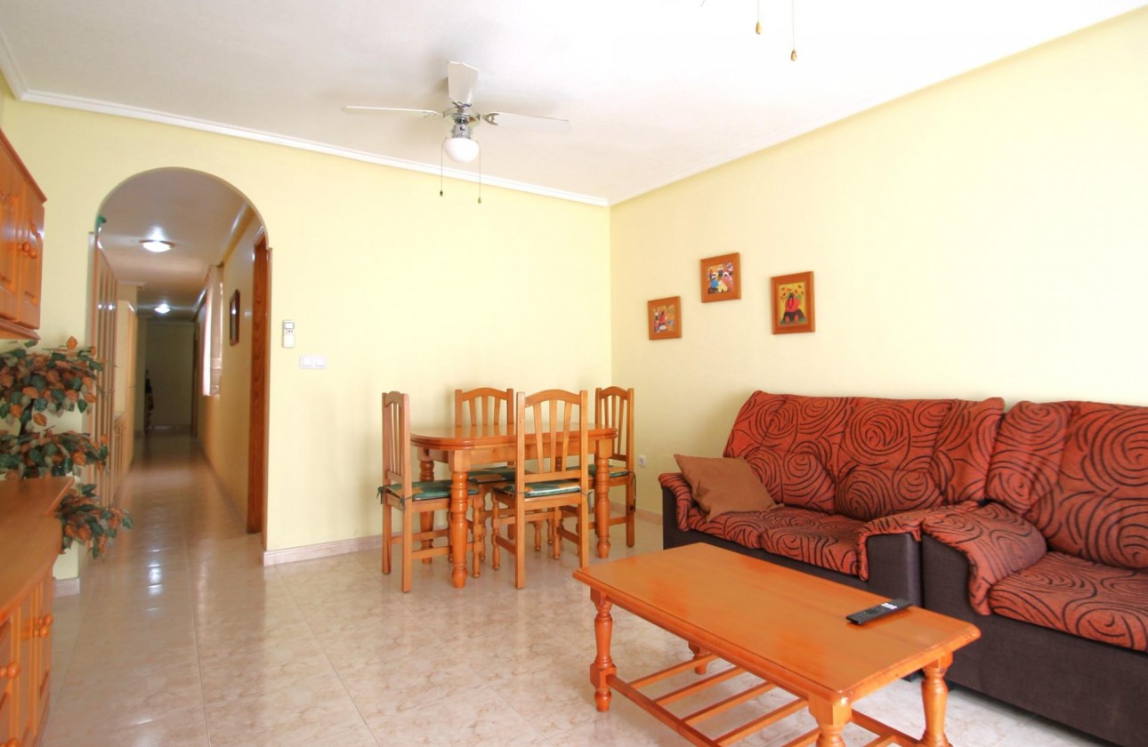 Resale - Apartment / flat - Torrevieja - Las Piscinas Naturales