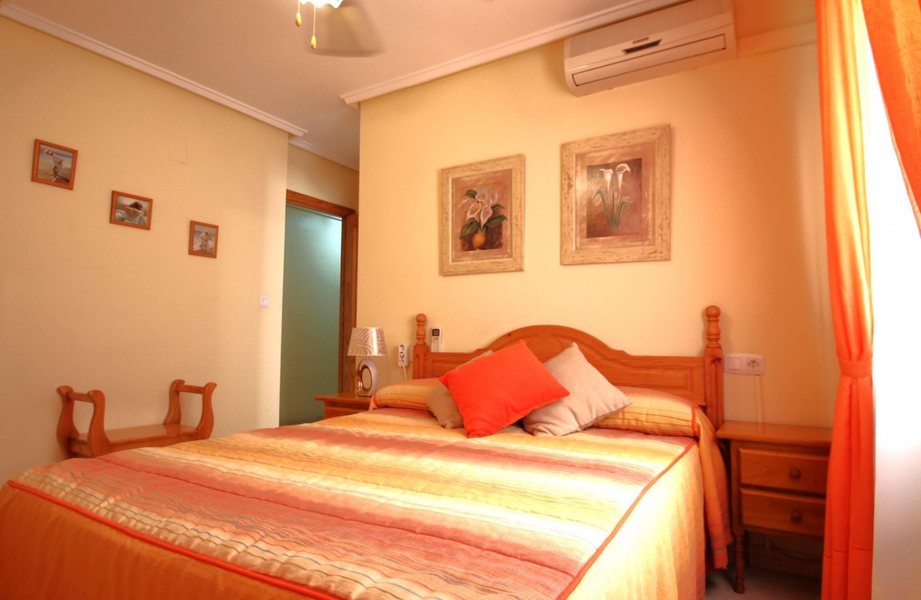 Resale - Apartment / flat - Torrevieja - Las Piscinas Naturales