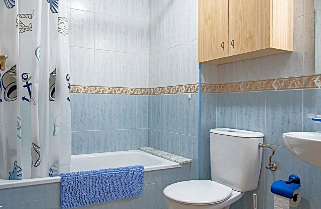 Resale - Apartment / flat - Torrevieja - Las Piscinas Naturales