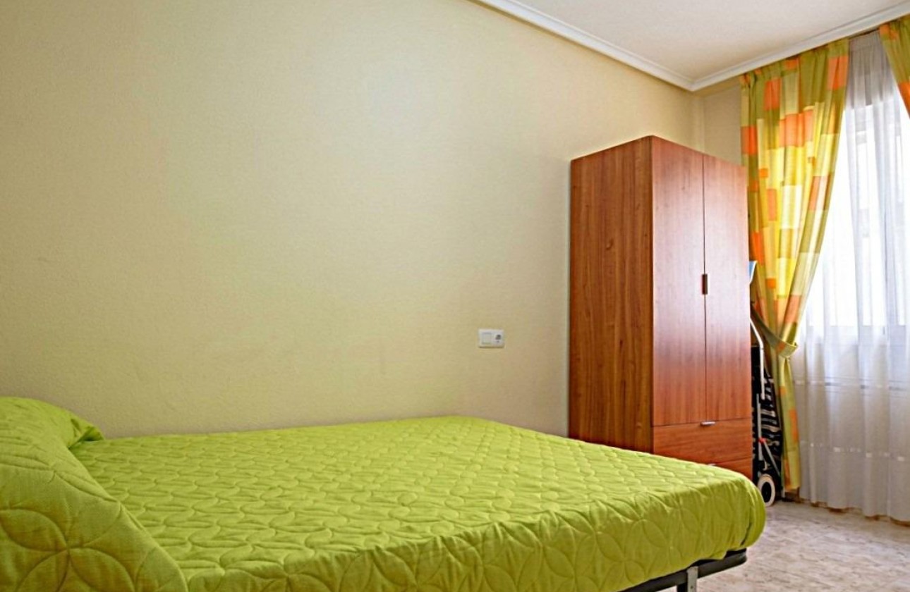 Resale - Apartment / flat - Torrevieja - Las Piscinas Naturales