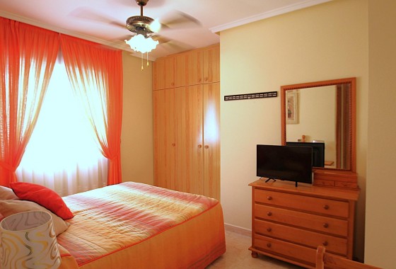 Resale - Apartment / flat - Torrevieja - Las Piscinas Naturales