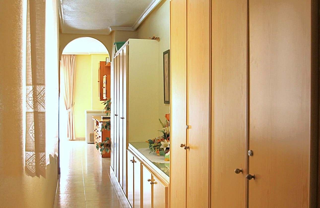 Resale - Apartment / flat - Torrevieja - Las Piscinas Naturales