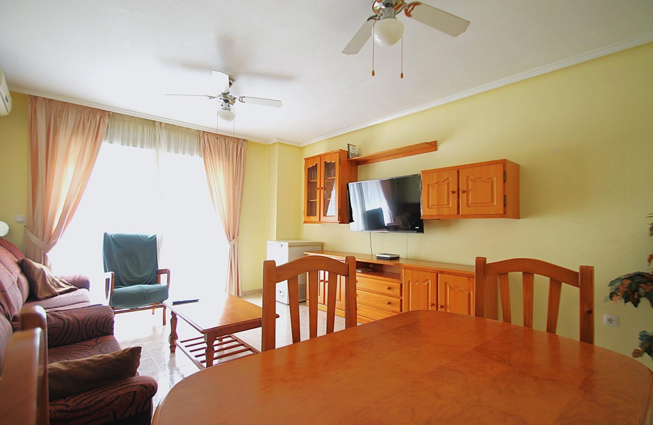 Resale - Apartment / flat - Torrevieja - Las Piscinas Naturales