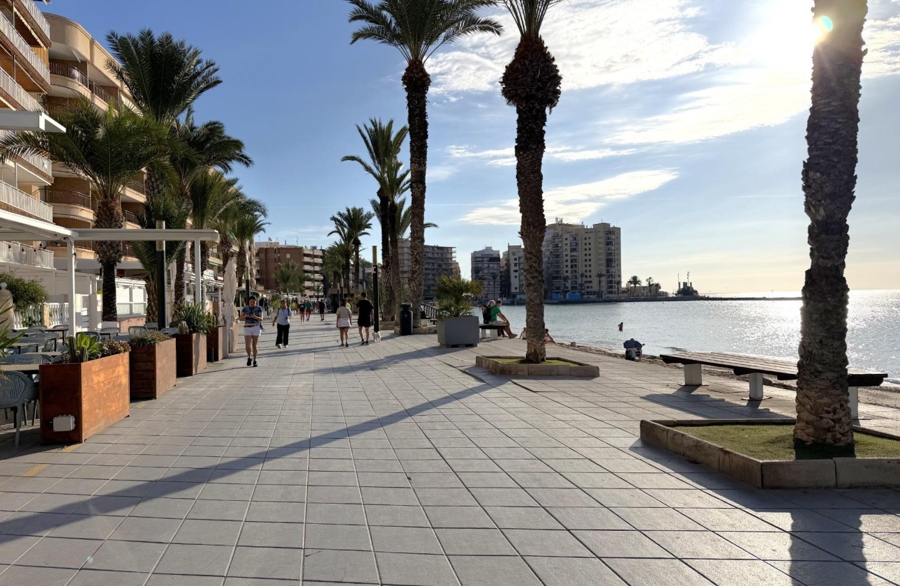 Resale - Apartment / flat - Torrevieja - Las Piscinas Naturales